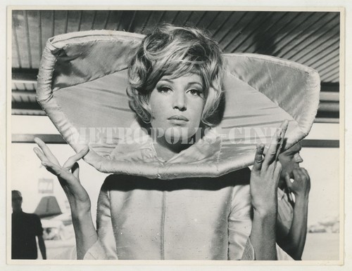Monica vitti nel film modesty - nel,